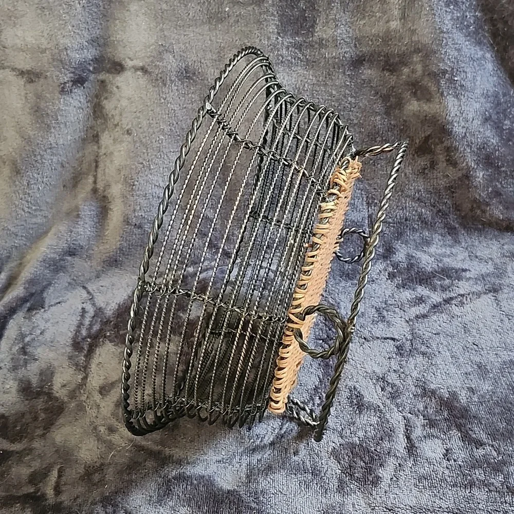 unbranded wire basket